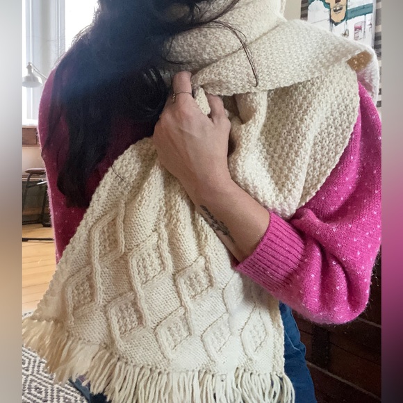 Beautiful hand knit 100% wool scarf - Picture 2 of 5